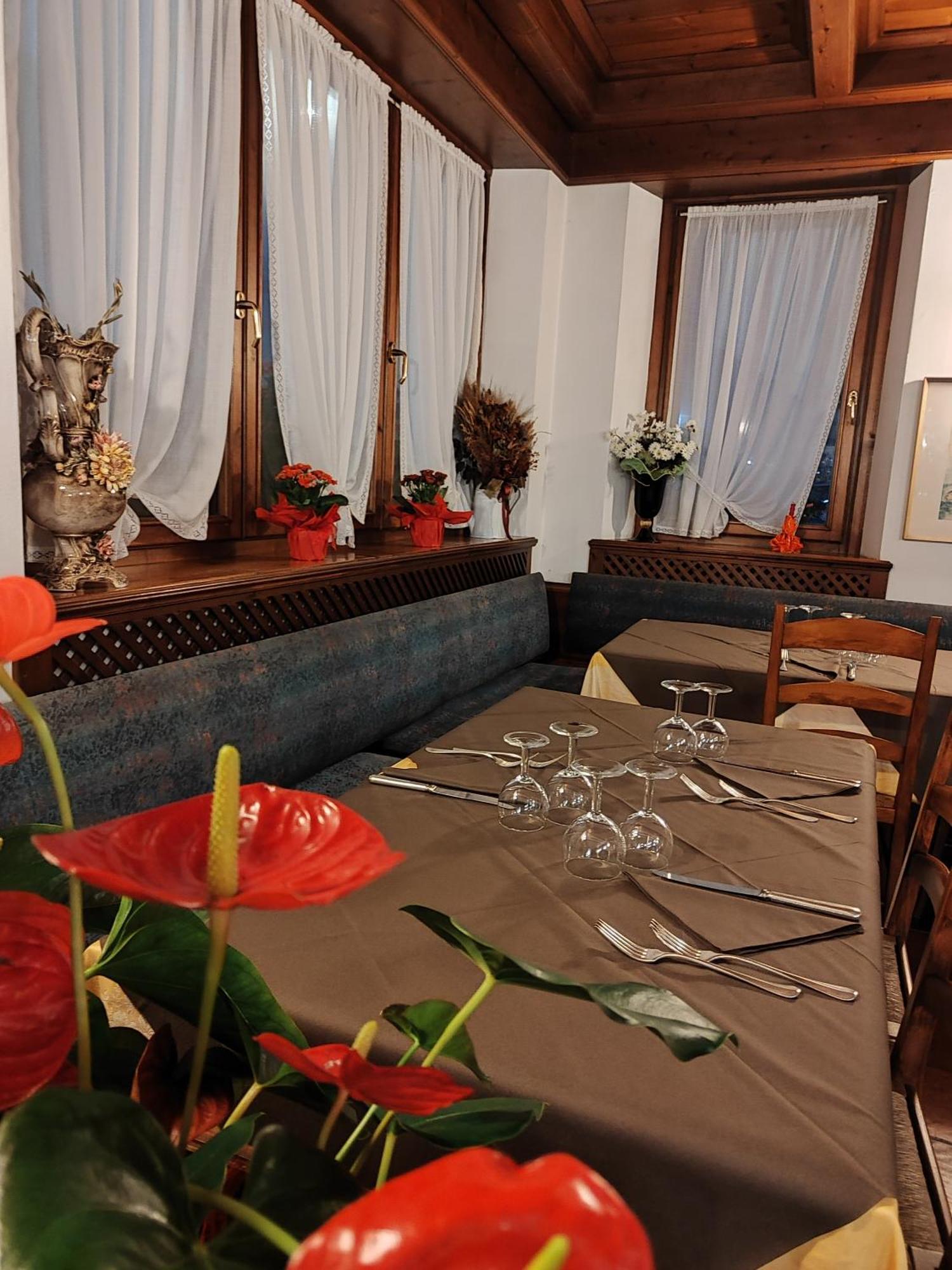 Al Sole Hotel Ristorante Dal 1870 피에베디카도레 외부 사진